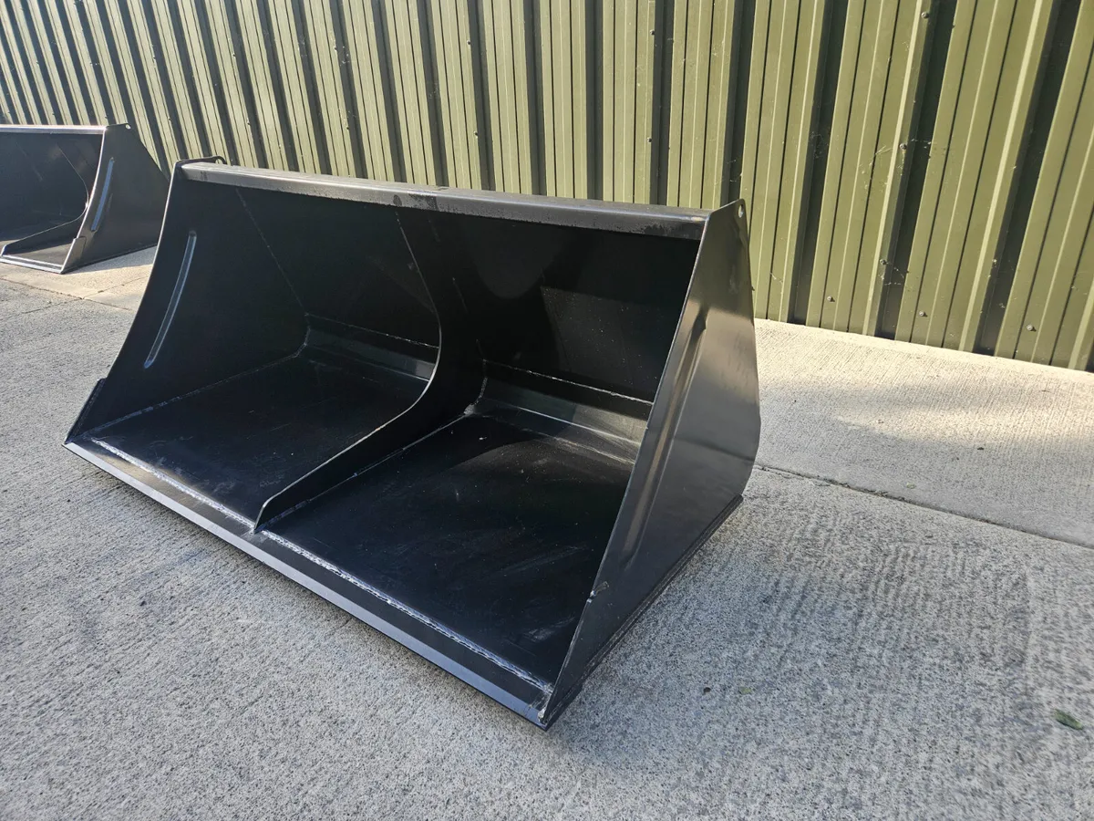 1.6 metre Rhino heavy duty volume buckets - Image 1