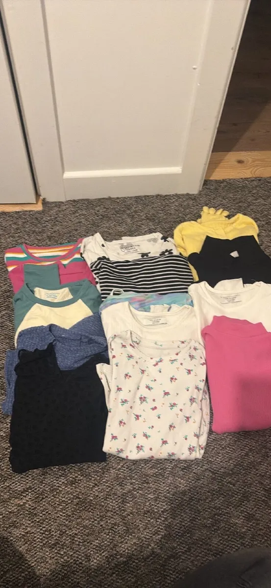 Girls clothes bundle 8-9 - Image 1