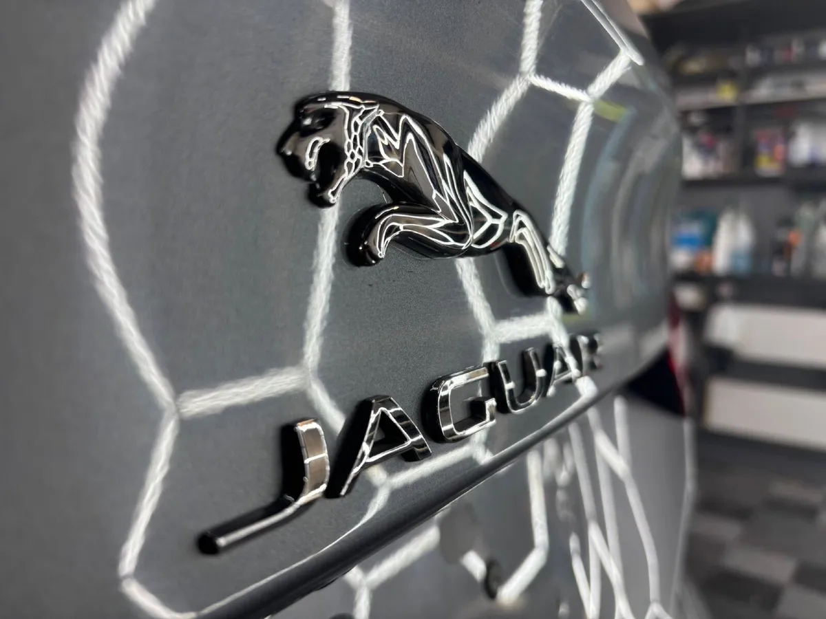 Jaguar XE 2020 - Image 4