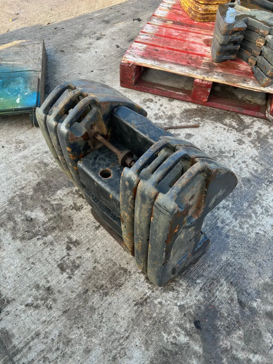 Case / Mccormick Weights C/W Towing Eye - Image 2