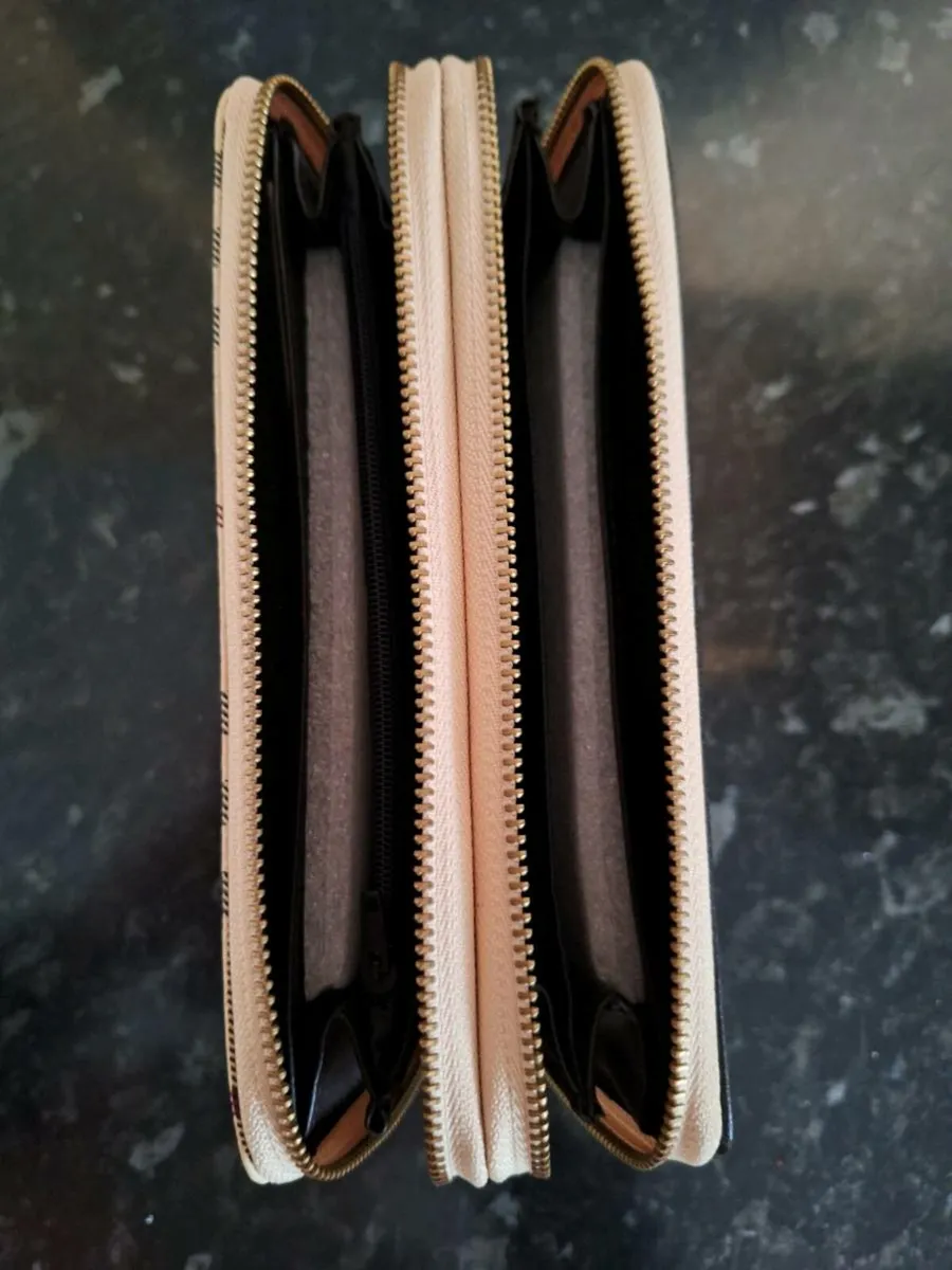 Vintage Burberry purse - Image 2