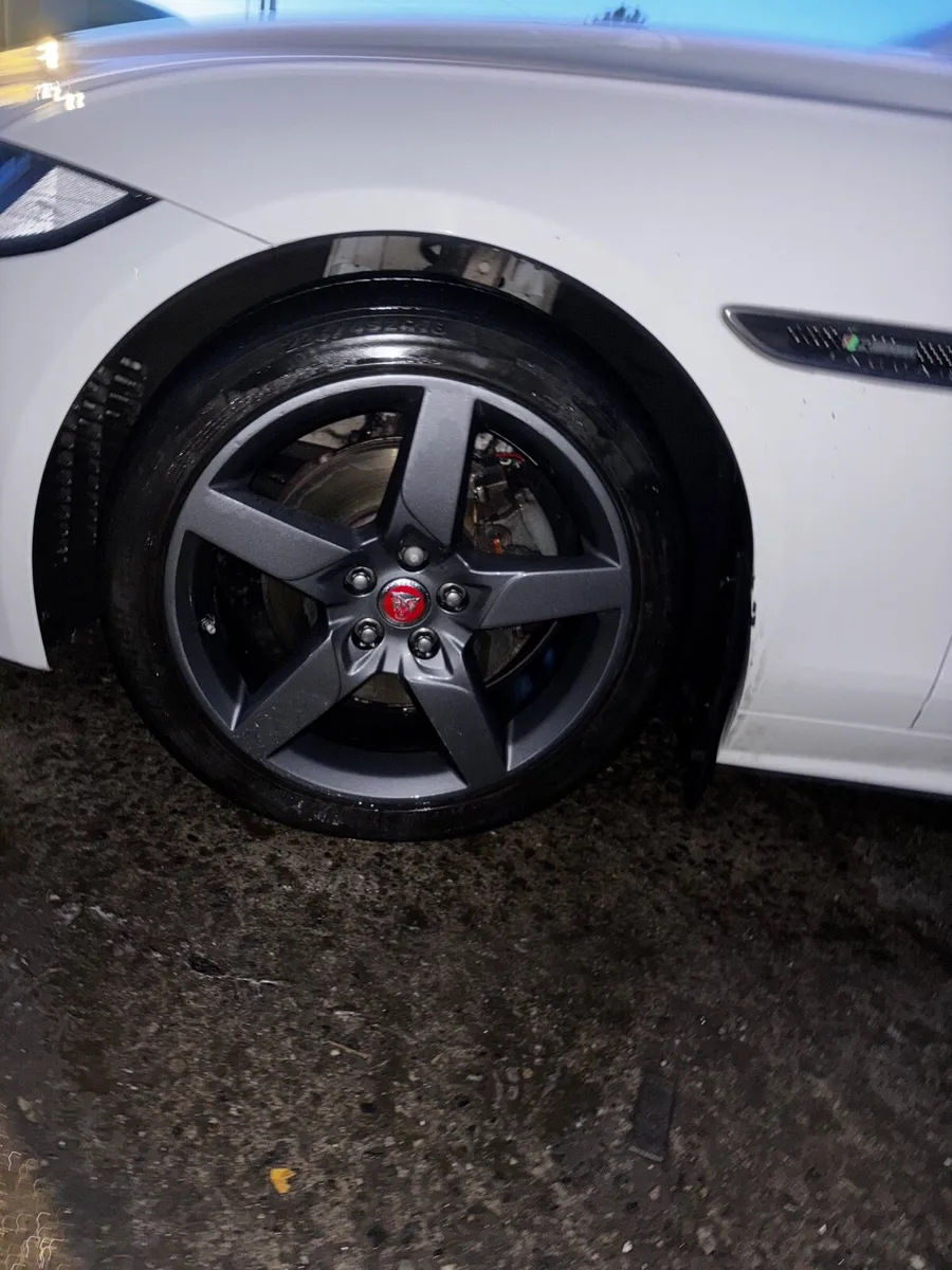 Jaguar xe r-design 2017 - Image 4