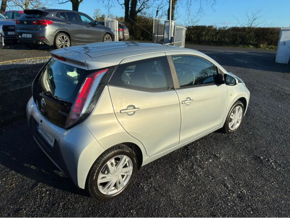 Toyota Aygo 1.0 5DR X-PLAY (ONLY 29,000 KLMS) - Image 3