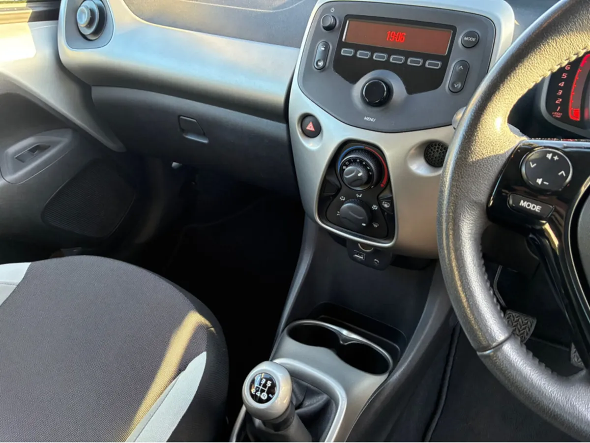 Toyota Aygo 1.0 5DR X-PLAY (ONLY 29,000 KLMS) - Image 4