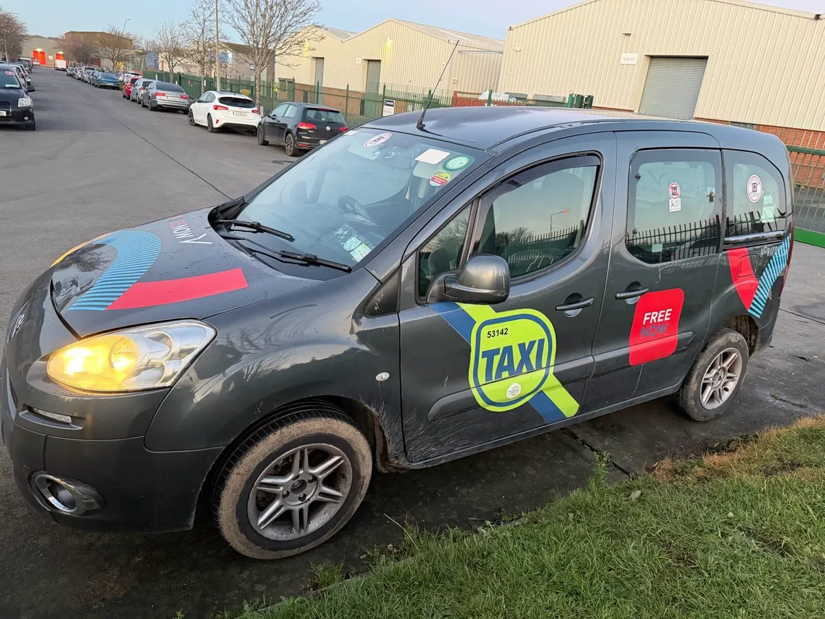 2014 Peugeot Partner 5 Seater Wheel Chair - Image 2