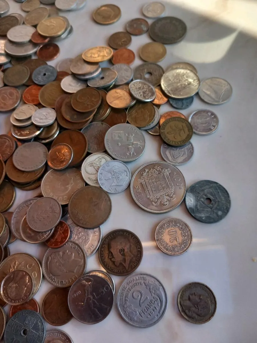 650 coins from around the world, D18 post 6e - Image 4