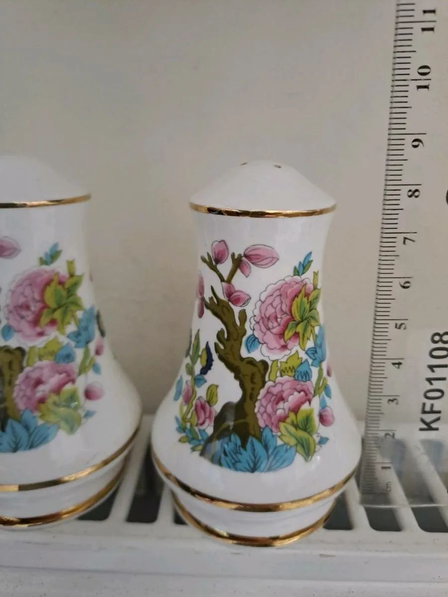 Sheer Elegance salt & pepper set - Image 3