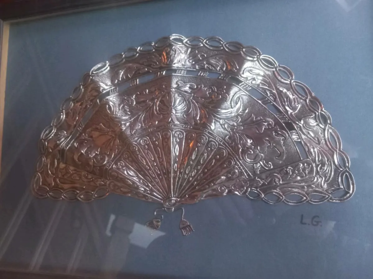 Vintage Spanish metal fan, framed, signed, D18 10e - Image 2