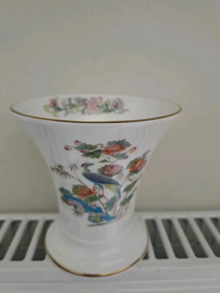 Wedgwood “Kutani Crane” Bone China Vase - Image 1