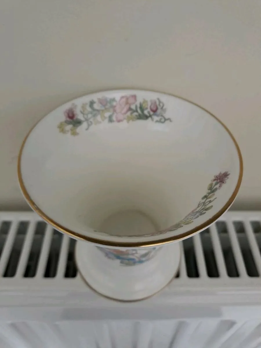 Wedgwood “Kutani Crane” Bone China Vase - Image 2