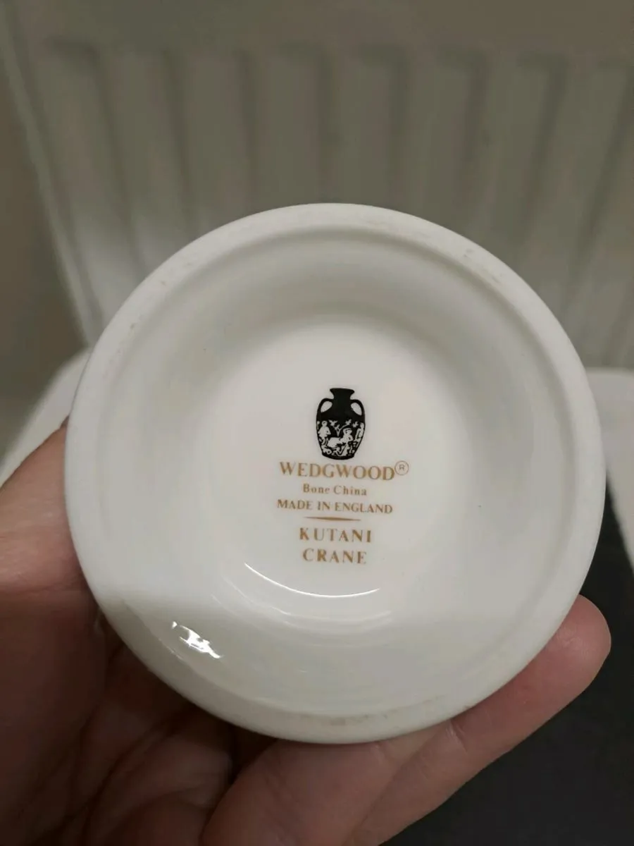 Wedgwood “Kutani Crane” Bone China Vase - Image 3