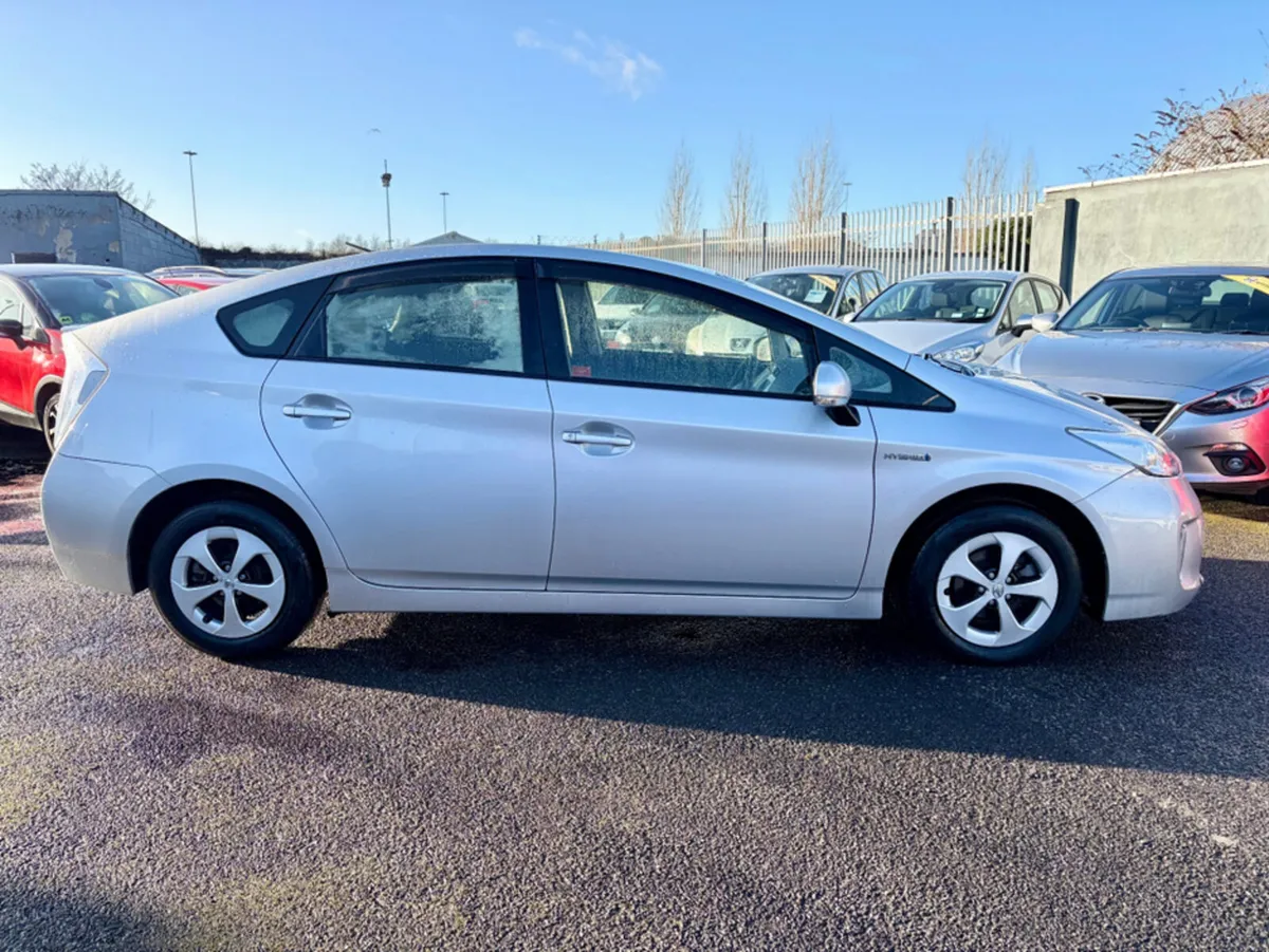 Toyota Prius AUTO ** IMMACULATE EXAMPLE ** REVERSE - Image 3