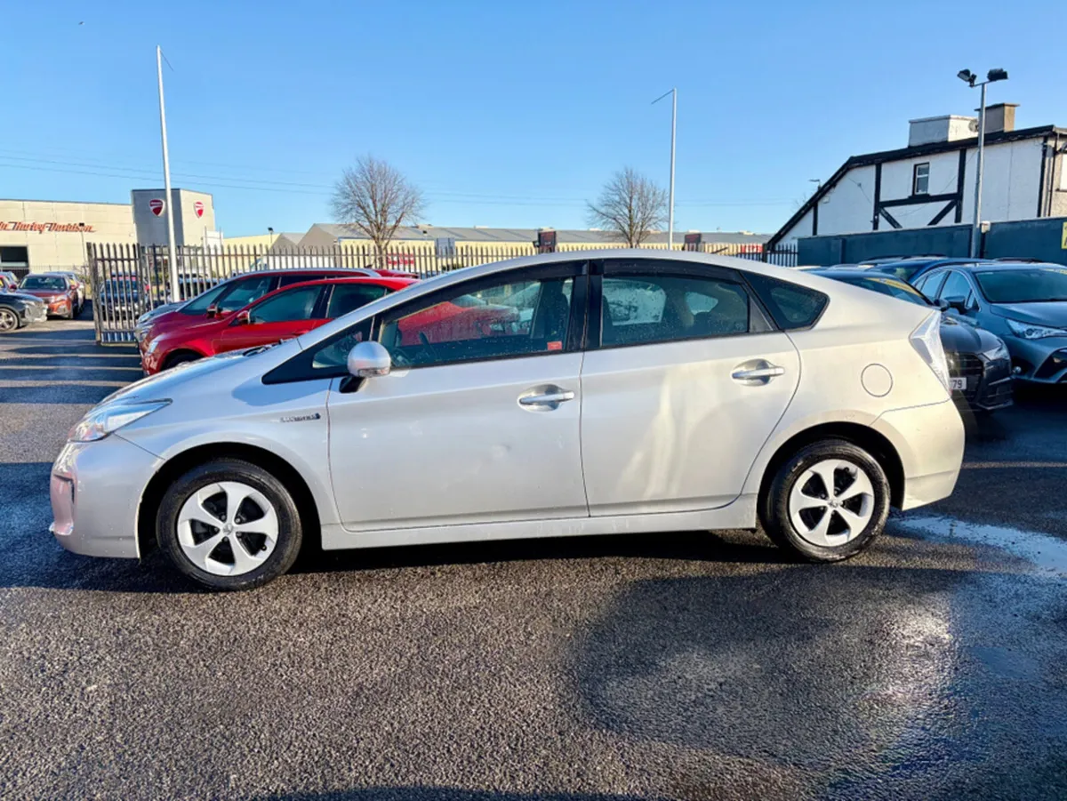 Toyota Prius AUTO ** IMMACULATE EXAMPLE ** REVERSE - Image 4