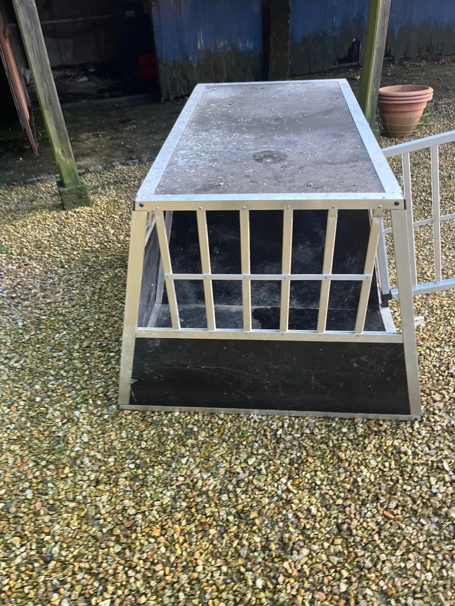 Dog box - Image 1