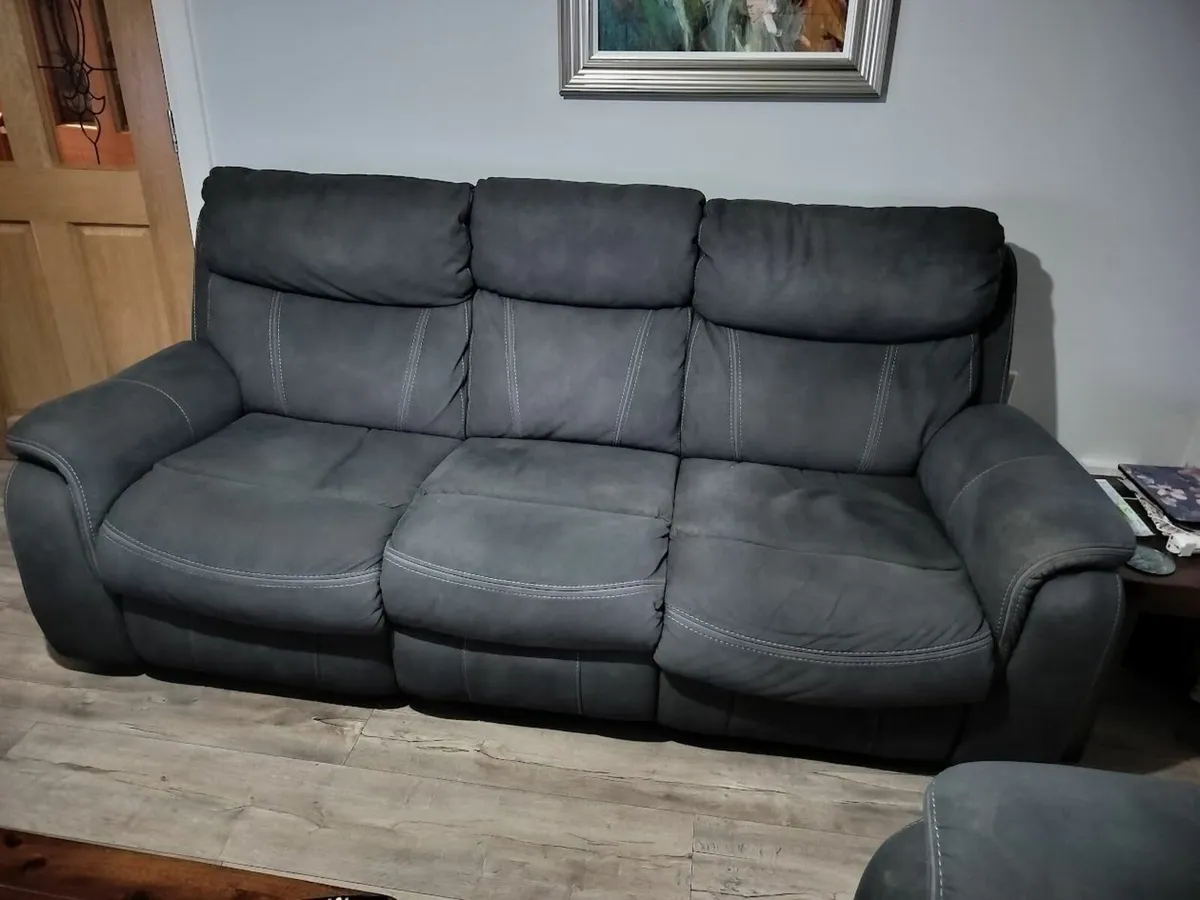 3 Peice Suite with recliners - Image 1