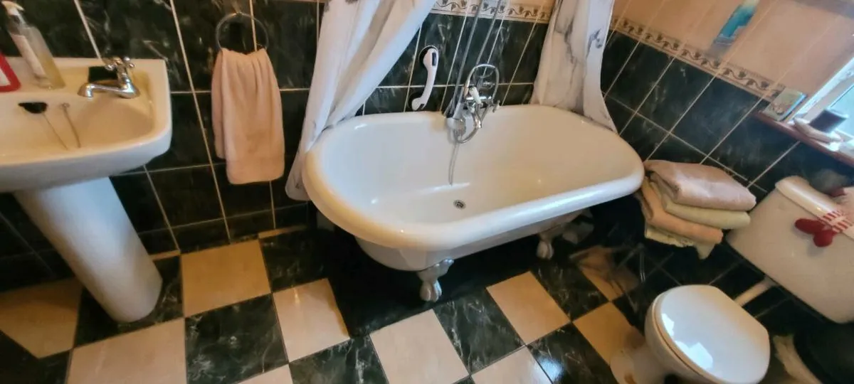 Bathroom set - Image 1