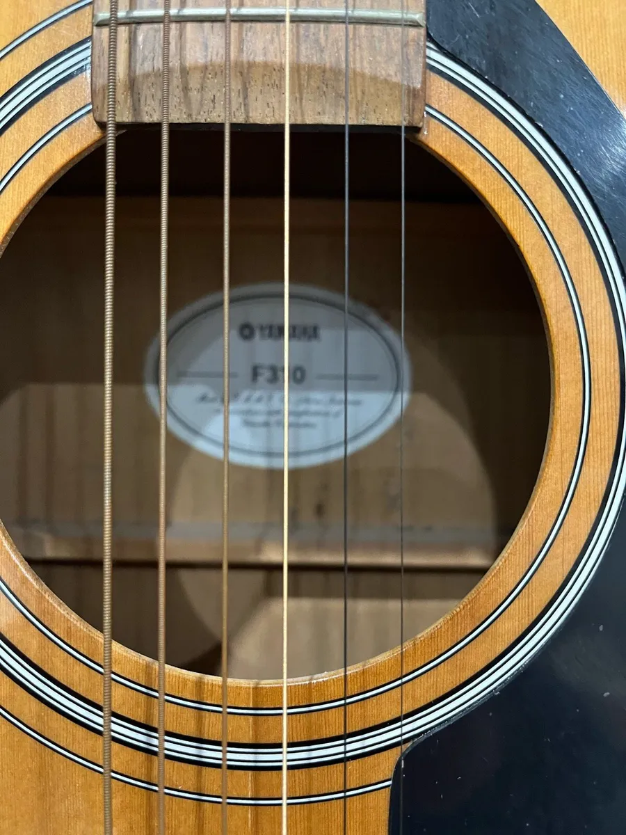 Yamaha F310 acoustic guitar - Image 2