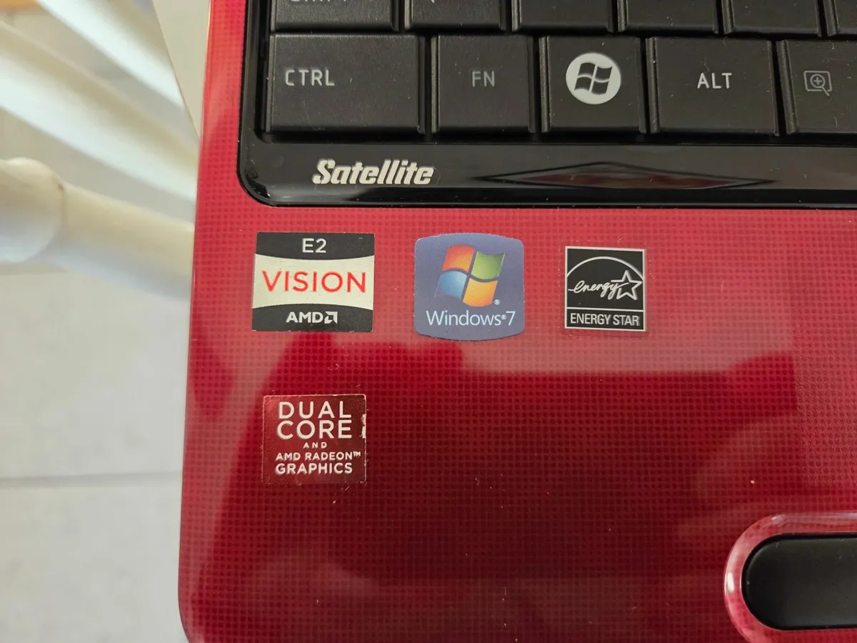 Toshiba Satellite L750D Laptop - Image 3