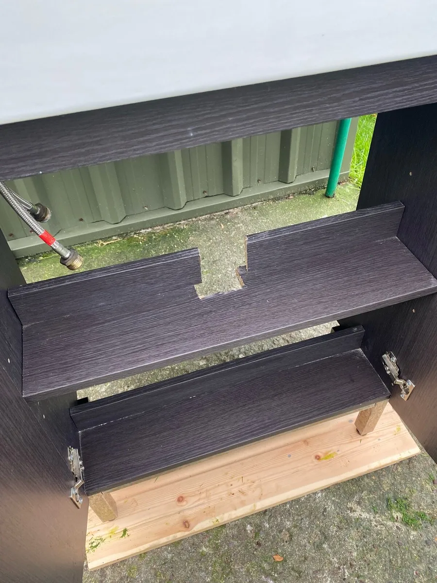 Bathroom vanity and sink unit - Image 2