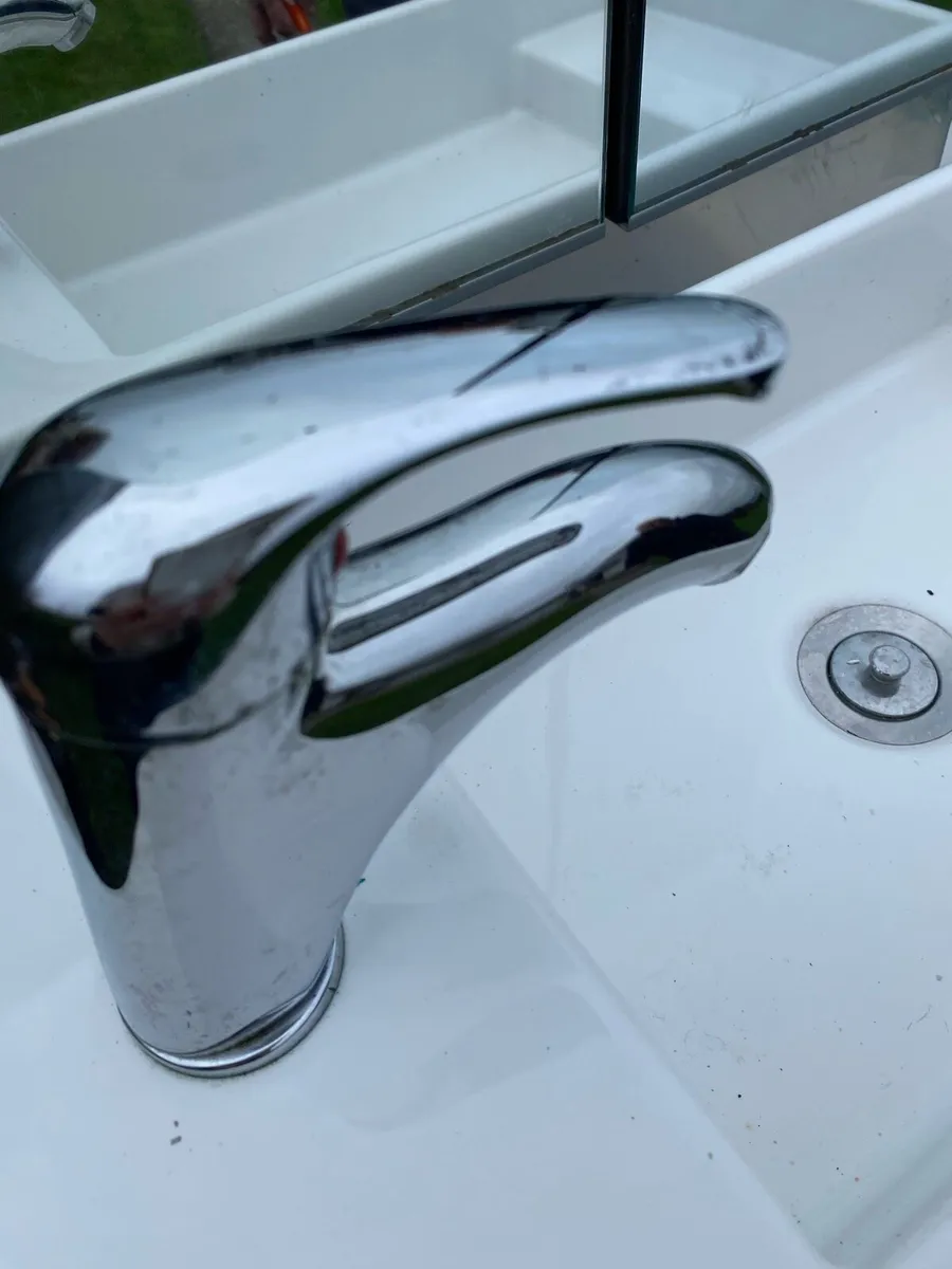 Bathroom vanity and sink unit - Image 3