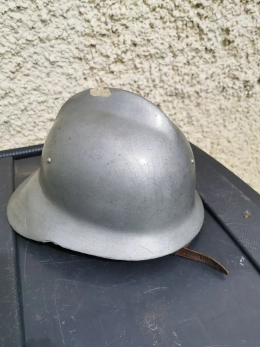 Vintage helmet - Image 2