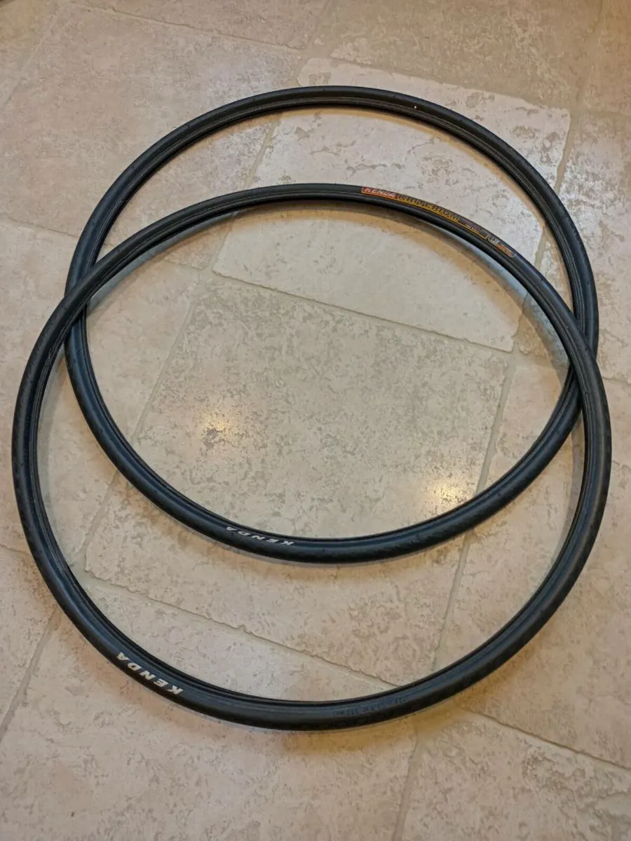 Giant Defy Bicycle Spare Tyres - Image 3