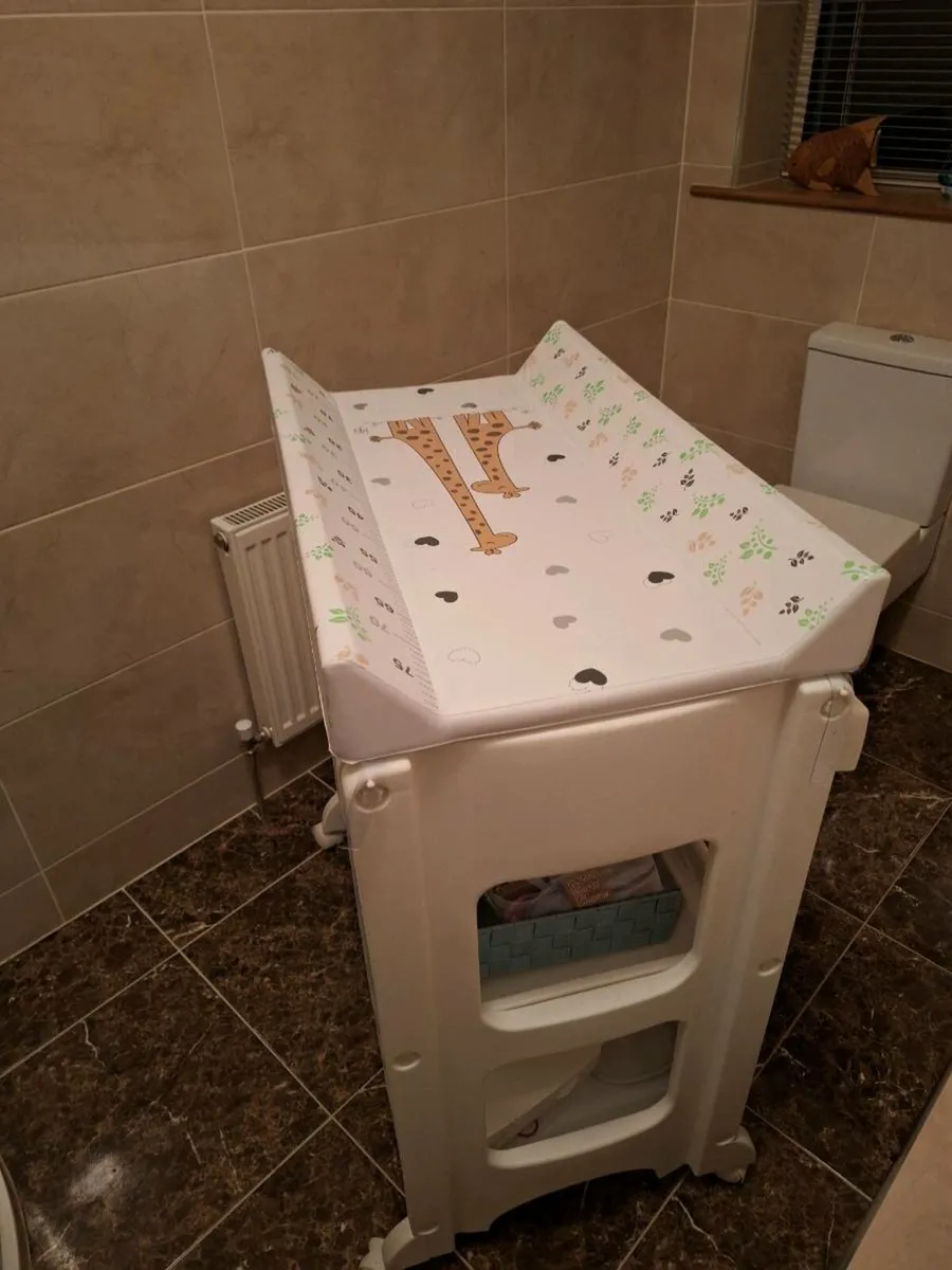 Baby changing unit - Image 1