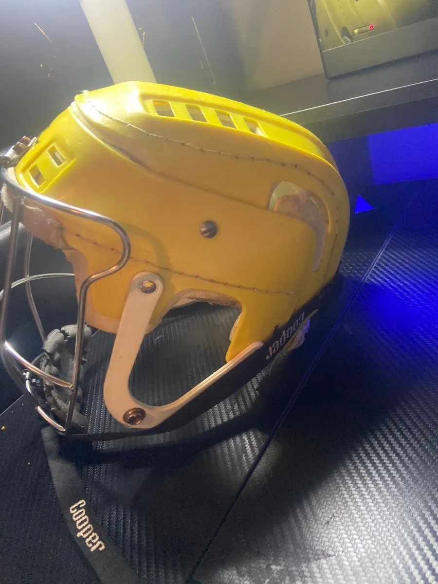 Old free former hurling helmet - Image 2