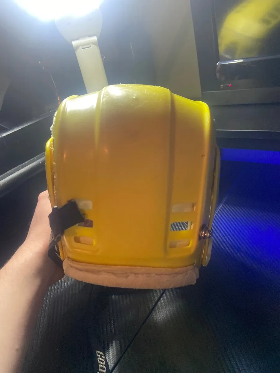 Old free former hurling helmet - Image 3