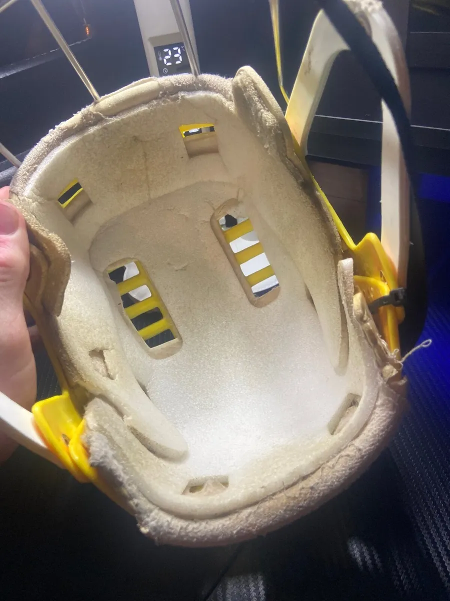 Old free former hurling helmet - Image 4