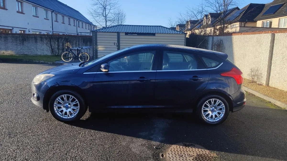 2011 Ford Focus 2011 Titanium - Image 2