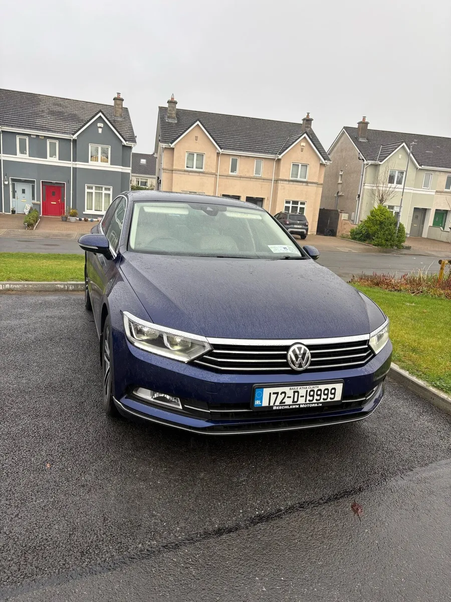 2017 Volkswagen Passat - Image 2
