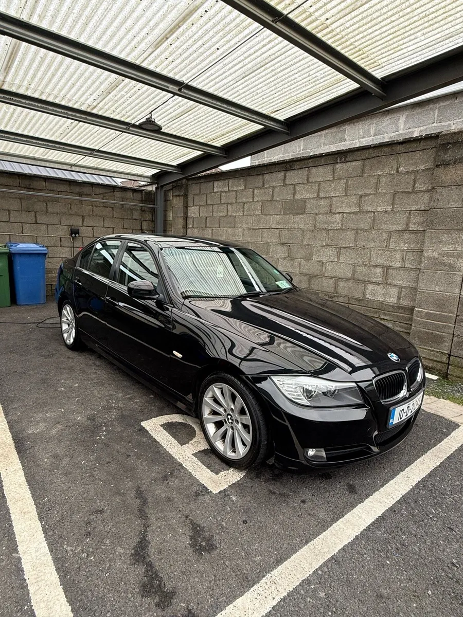 2010 BMW 3 Series - Image 2