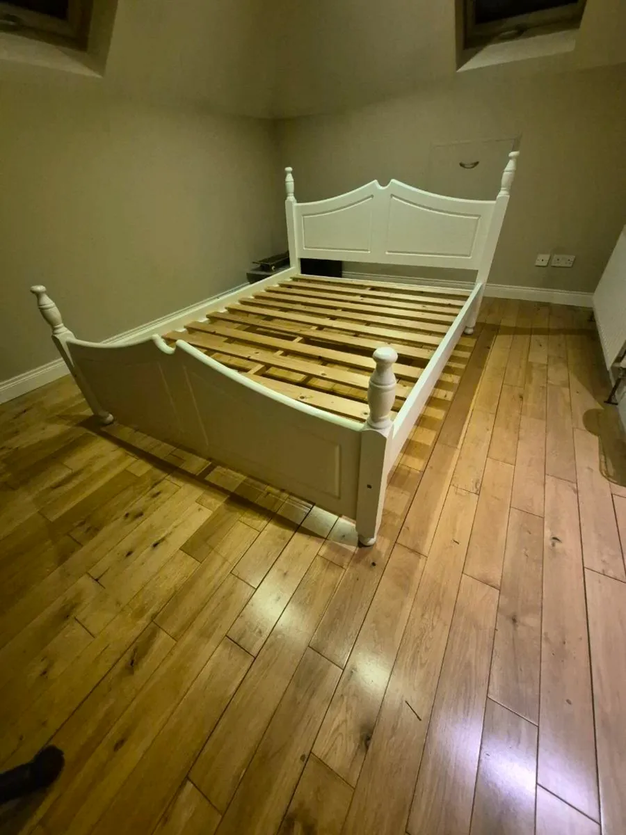 Solid wood King size bed - Image 1