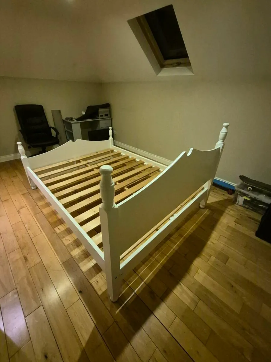 Solid wood King size bed - Image 3