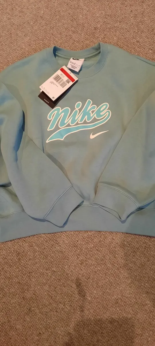 Nike jumper- new with tags- age 12 to 13 yrs - Image 1