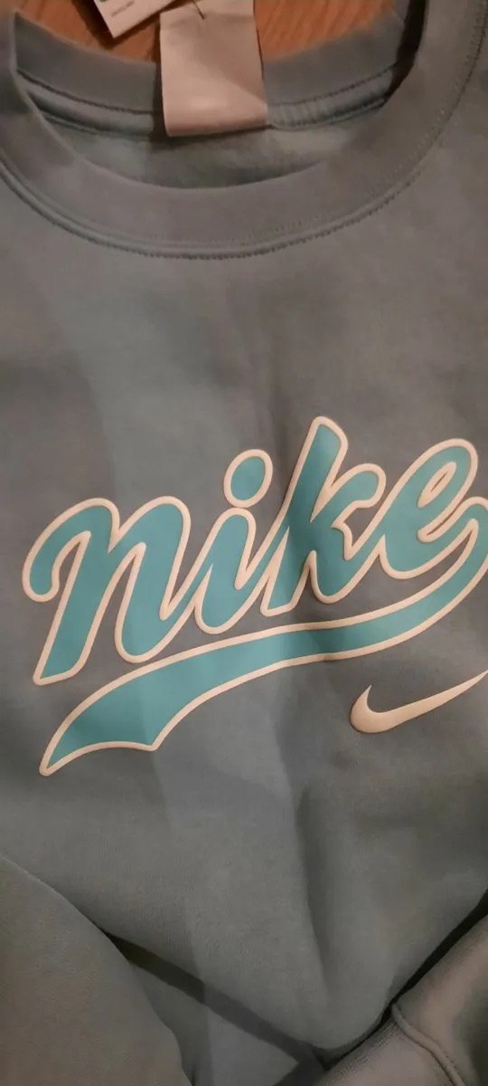 Nike jumper- new with tags- age 13 to 15 yrs - Image 2