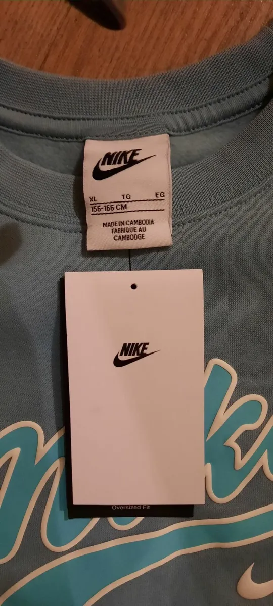 Nike jumper- new with tags- age 13 to 15 yrs - Image 1