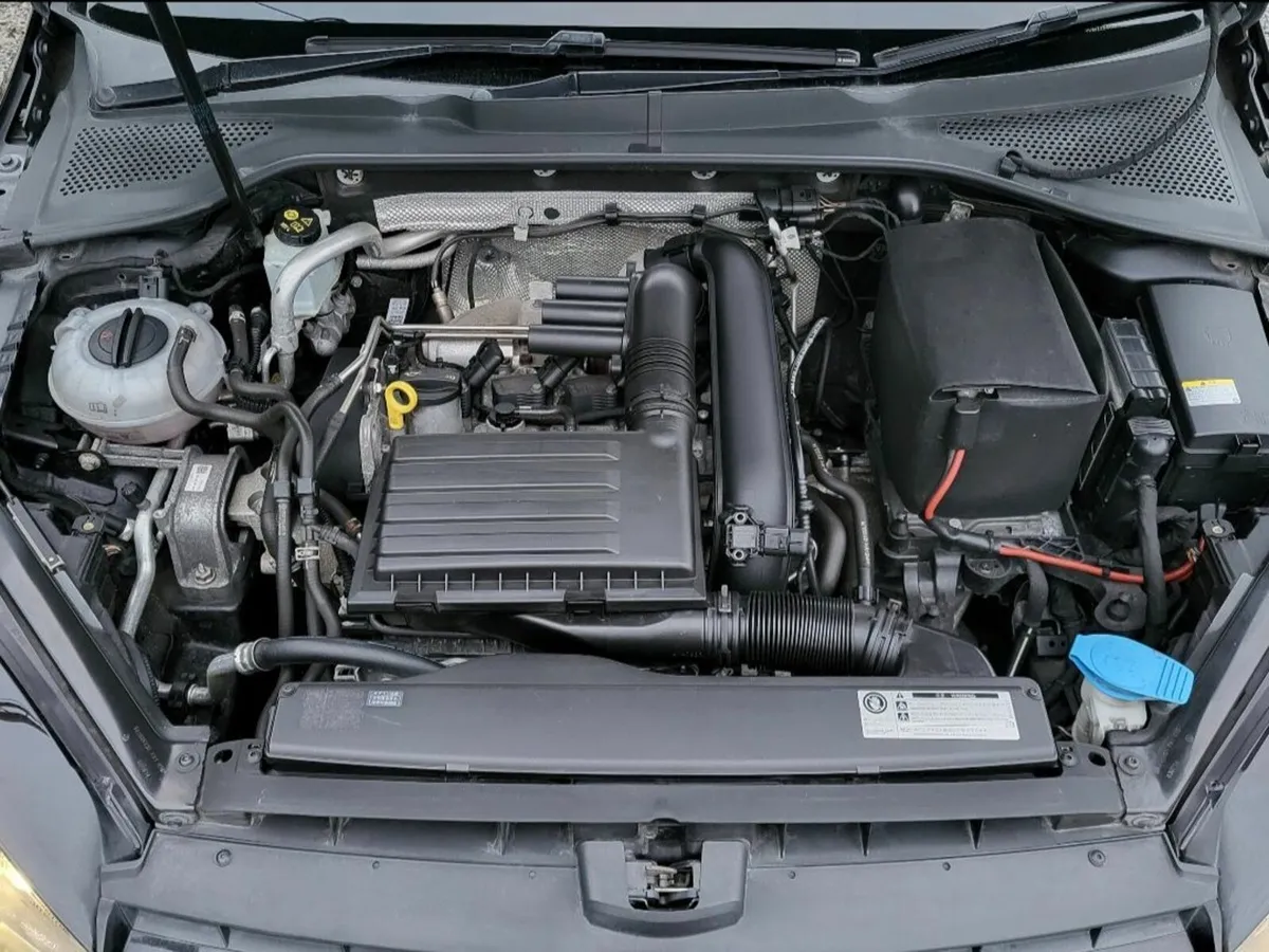 Volkswagen Golf r line - Image 4