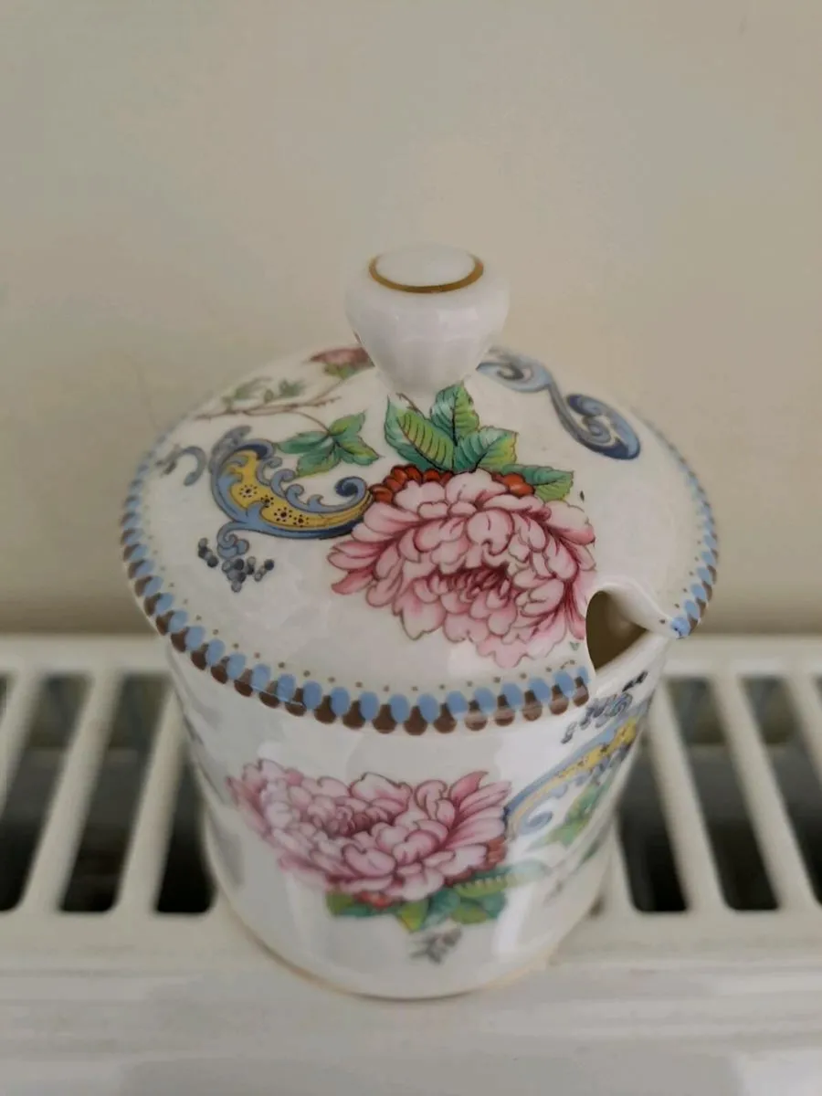 Crown Staffordshire Chelsea Manor Lidded Pot - Image 2