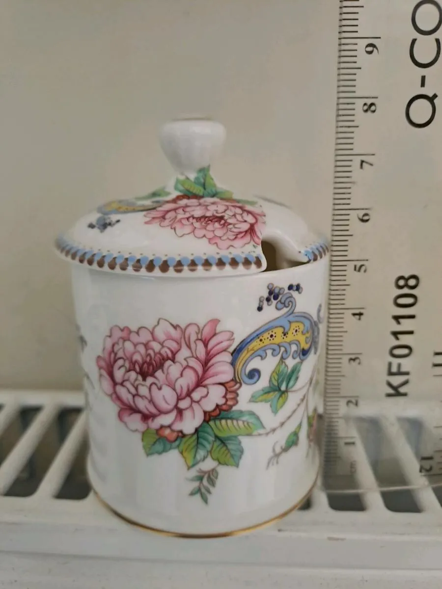 Crown Staffordshire Chelsea Manor Lidded Pot - Image 3