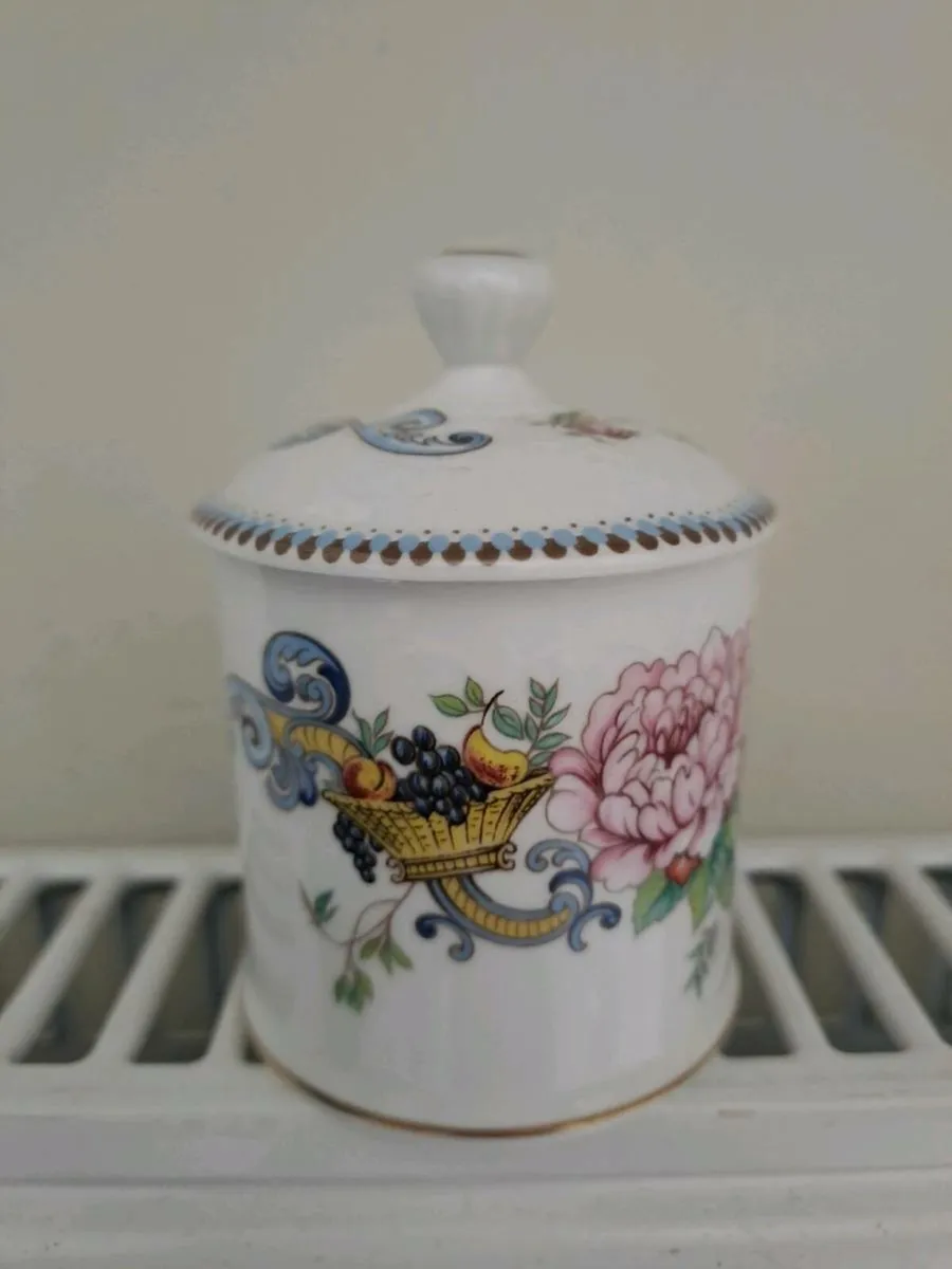 Crown Staffordshire Chelsea Manor Lidded Pot - Image 4