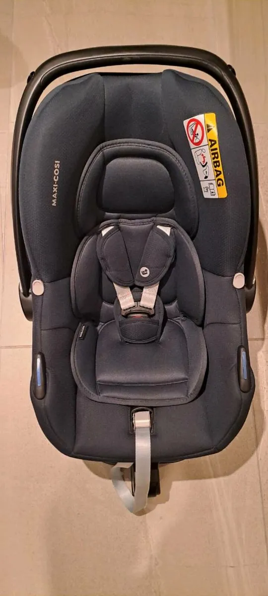 Maxi-Cosi Cabrifix Base & Car Seat - Image 2