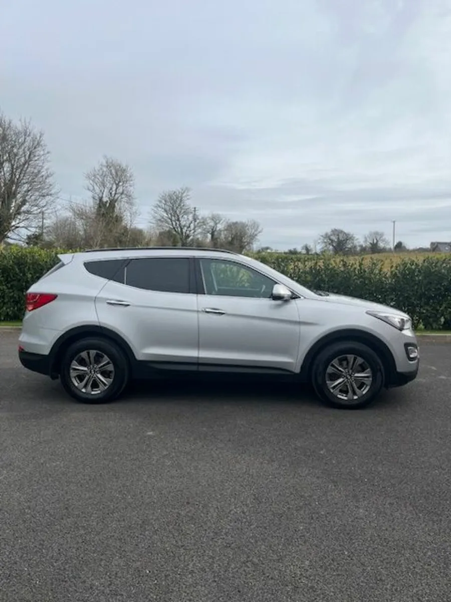 Hyundai Santa Fe 2015 4X4 7-Seater - Image 3