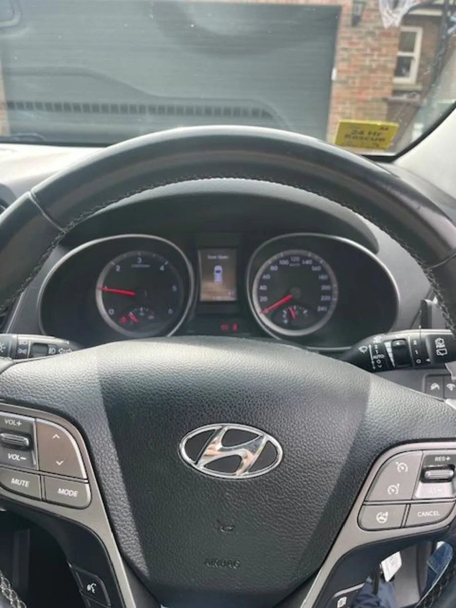 Hyundai Santa Fe 2015 4X4 7-Seater - Image 4