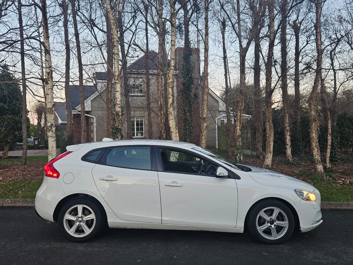 2013 Volvo V40 1.6 diesel new nct - Image 2