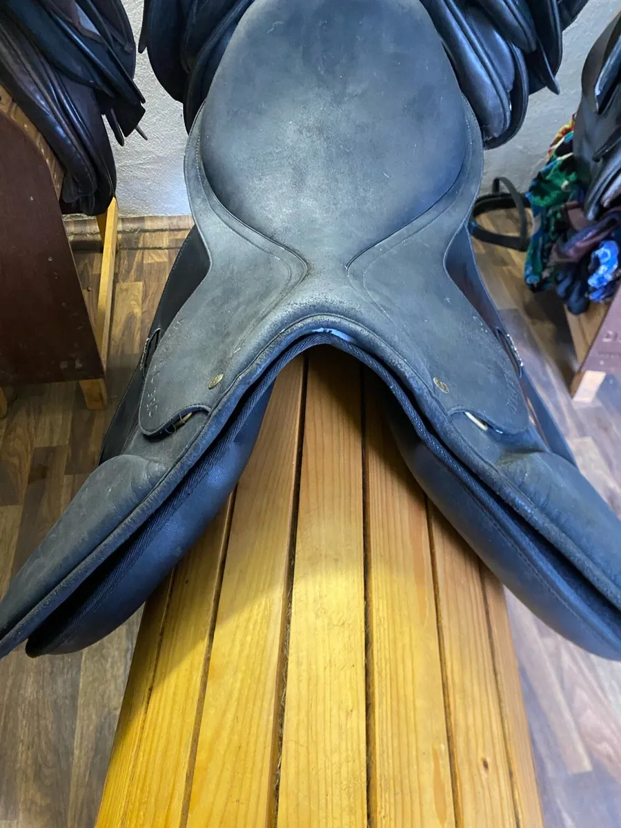 Wintec adjustable jump saddle ex wide - Image 1