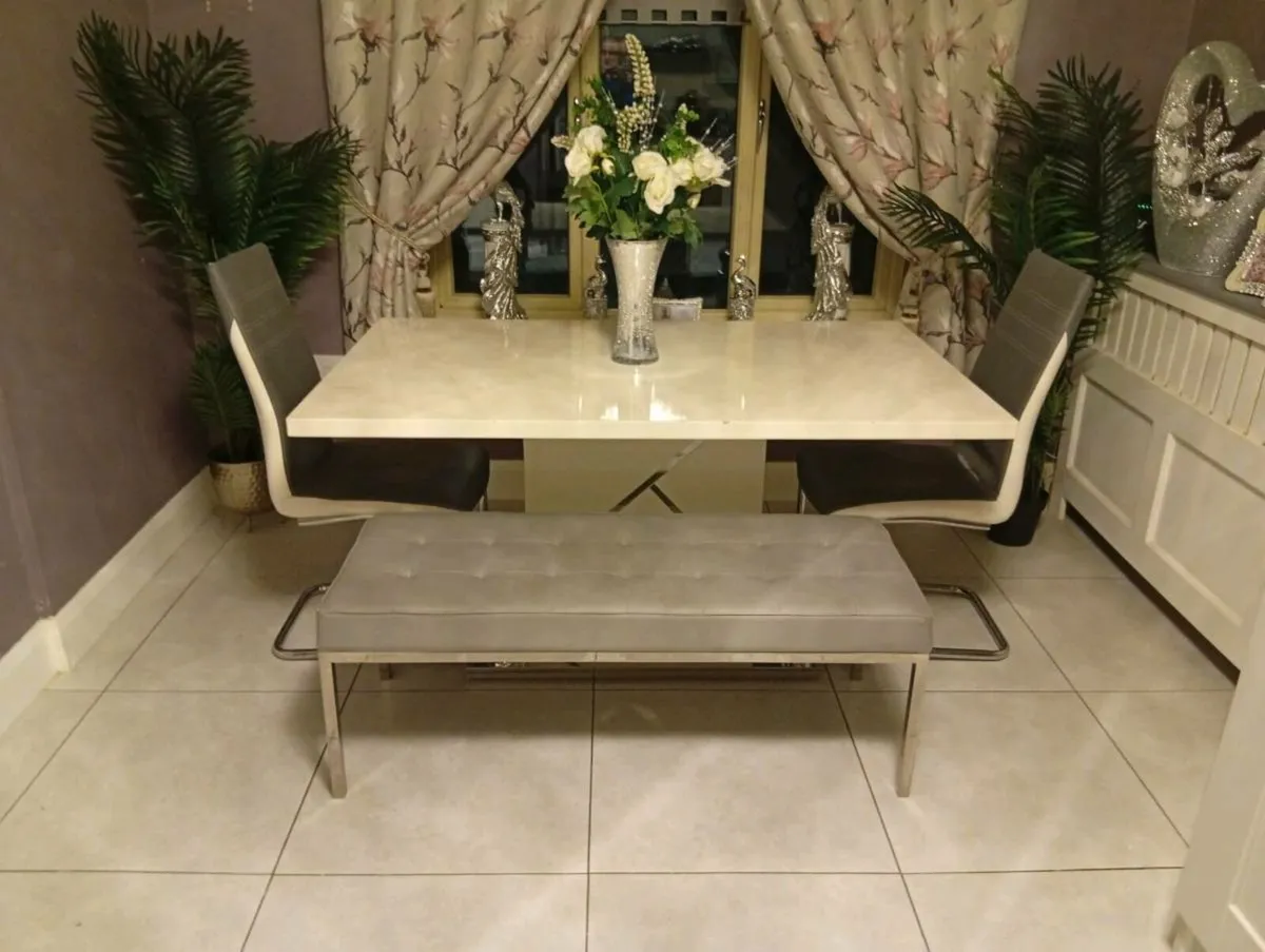 Table chairs and bench - Image 2