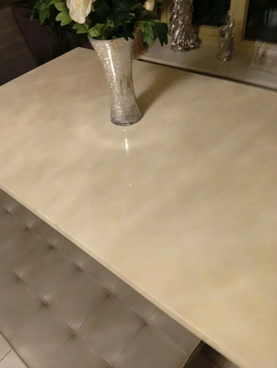 Table chairs and bench - Image 3