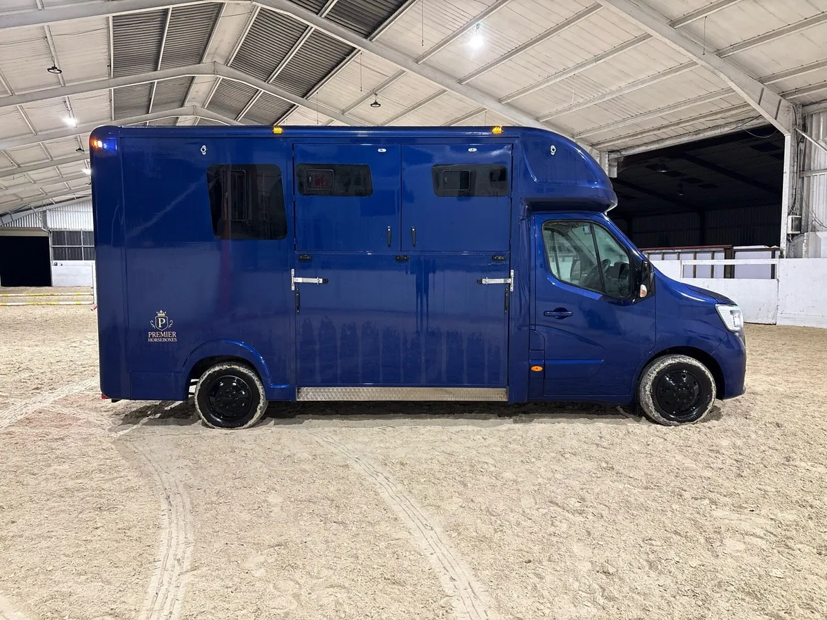 2023 Renault 2 stall horsebox €55000 No VAT - Image 2